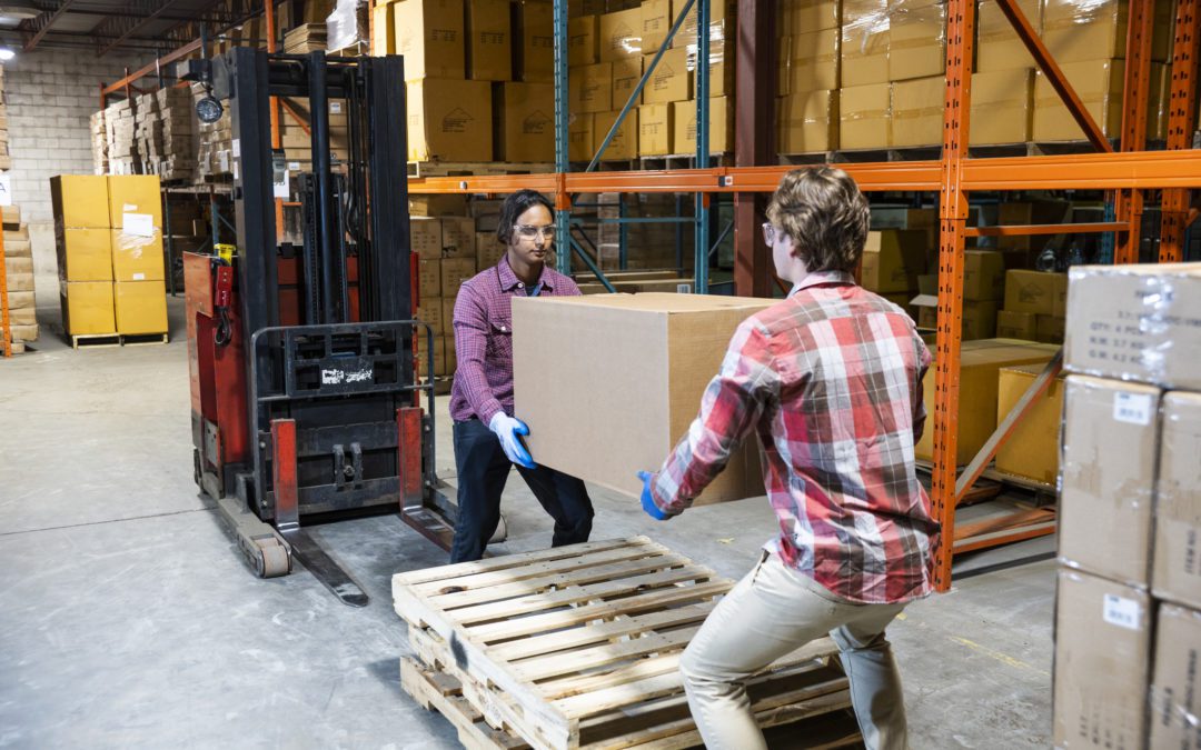 How to safely lift heavy objects at work
